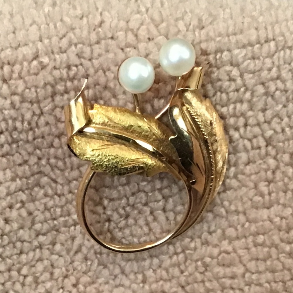 Vintage Gold tone metal Pearl brooch - wear multiple ways